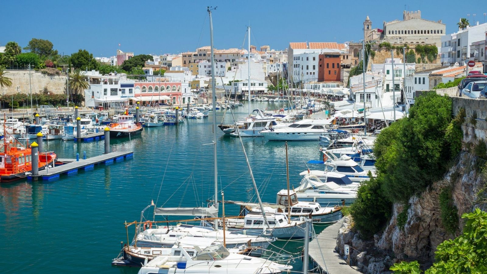 Menorca Holidays. Harbour towns
