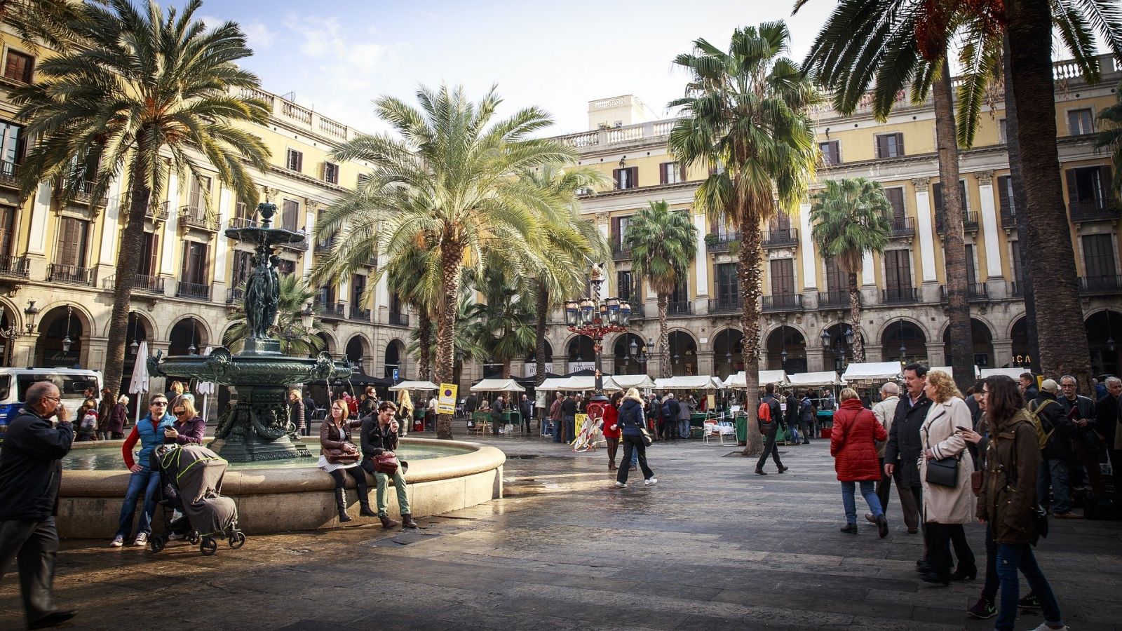Barcelona Holidays. Plazas