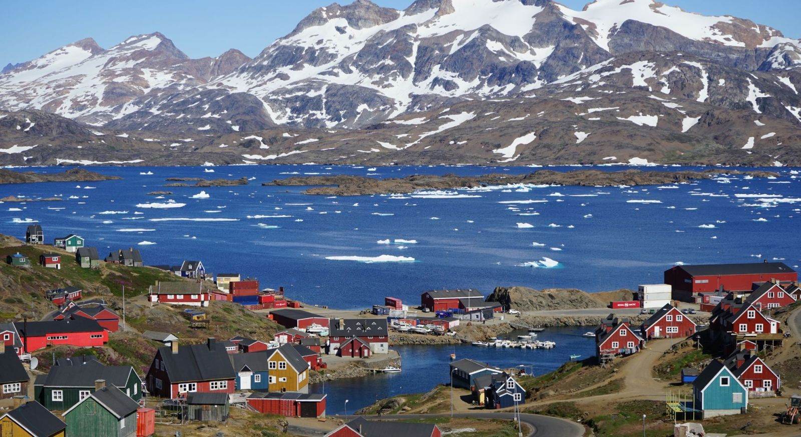 Expedition cruise through the dramatic landscapes of Greenland